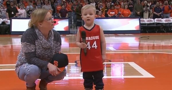 A Fearless Toddler Takes the Stage: Drake’s Amazing Performance