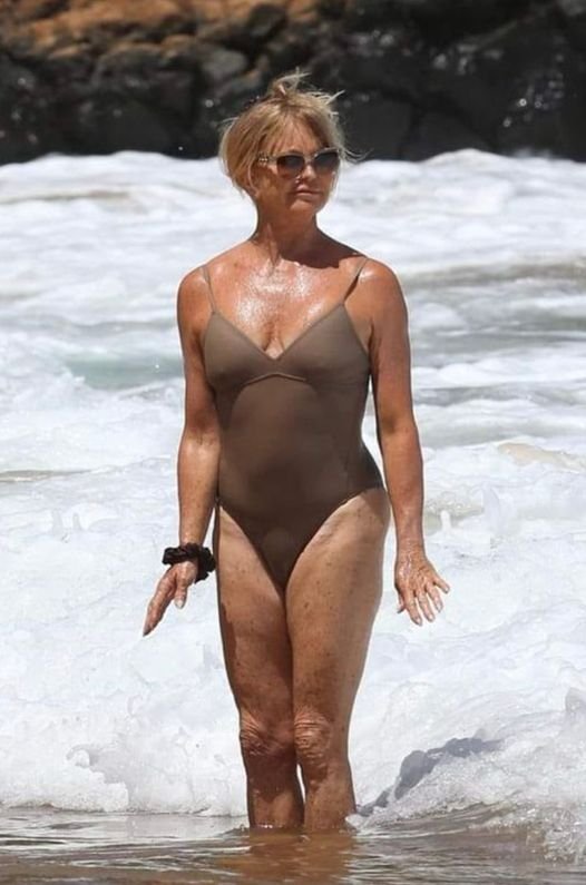Fans call Goldie Hawn, 78, ‘gly’ in swimsuit photos, Kurt Russell defends her, says she’s beautiful
